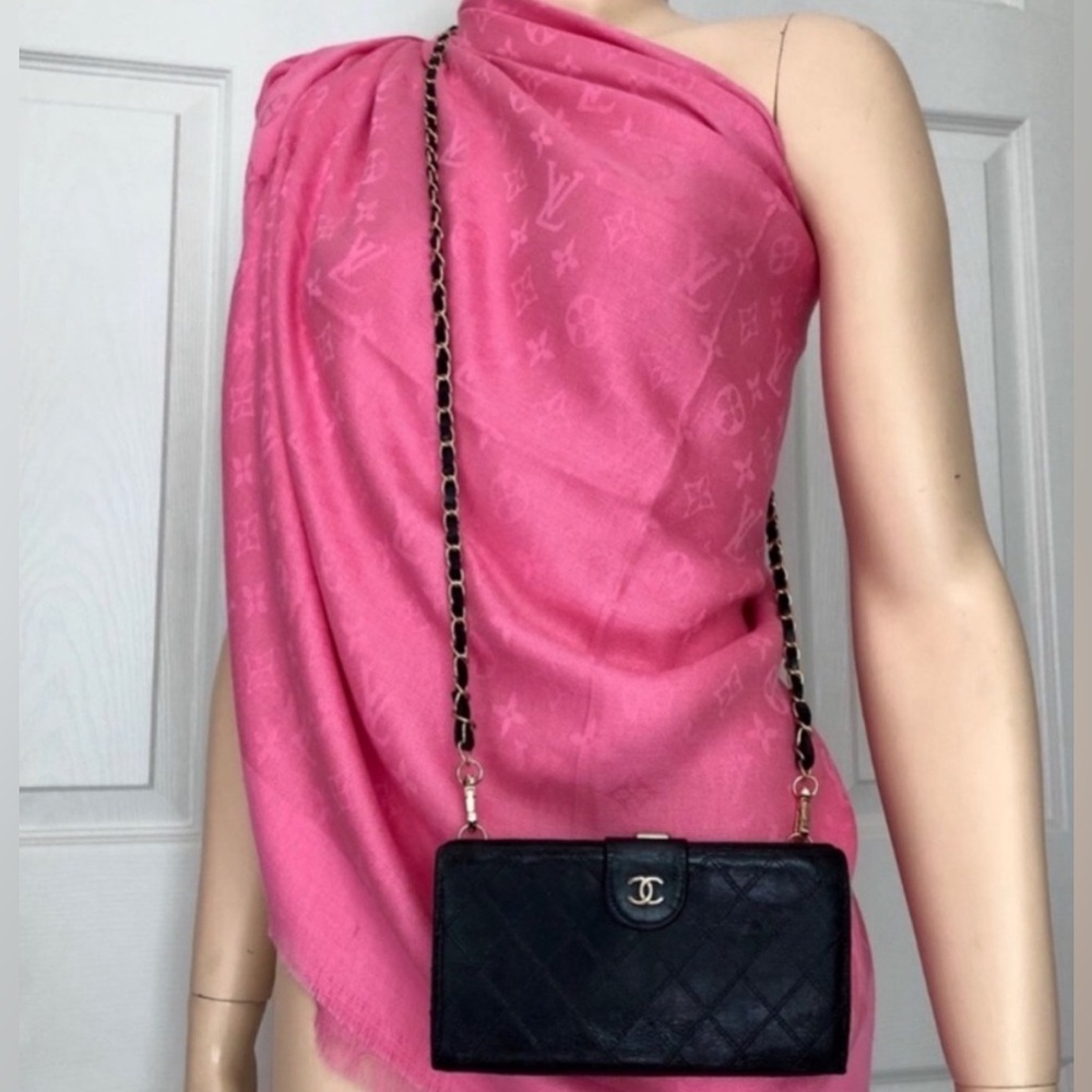 CHANEL Black Quilted Leather Bag with Gold Chain - Picture 6 of 16